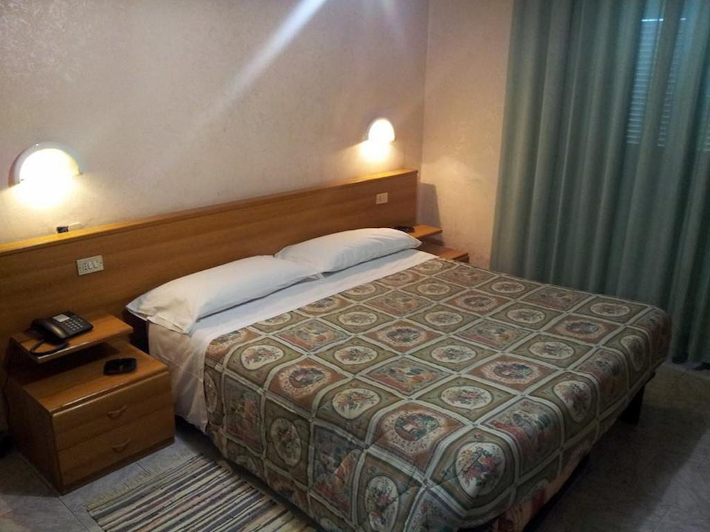 Hotel Acapulco ميلان الغرفة الصورة